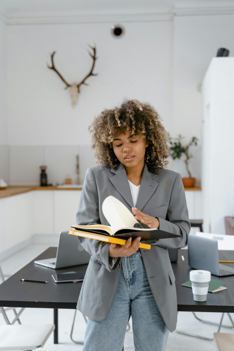 How to Wear a Blazer and Jeans From Desk to Dinner