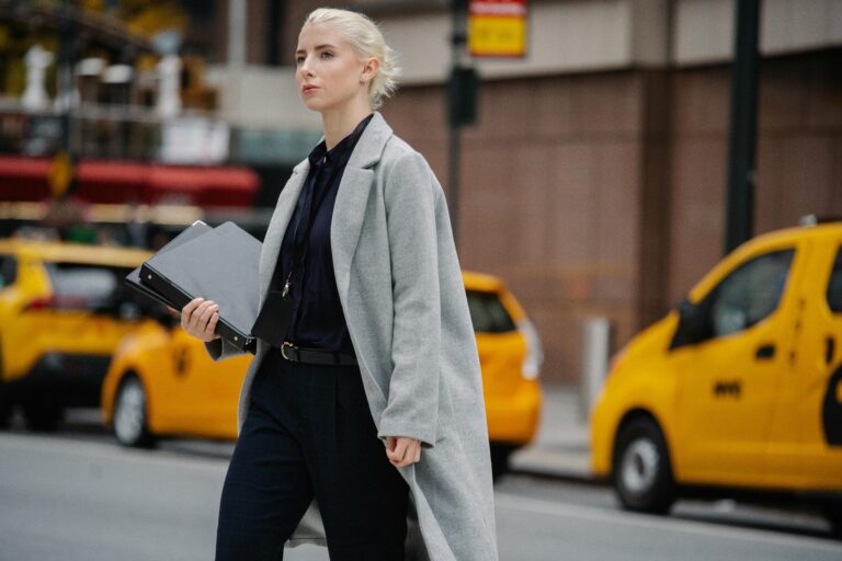 Style Confidence for Busy Professionals: Outfit Formulas That Work